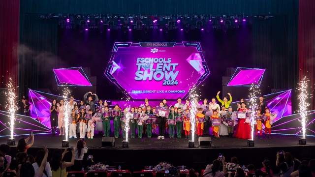 16 tài năng xuất sắc bùng nổ trên sân khấu Fschools Talent Show 2024 - Ảnh 1.
