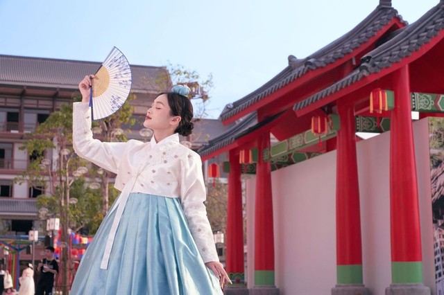 Giới trẻ đếm ngược đến ngày vui chơi tới bến, check-in mỏi tay tại phố Hàn K-Town - Ảnh 3.