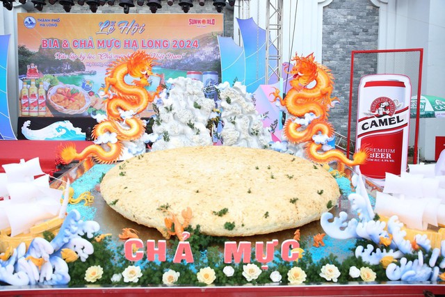 Nắng nóng, hàng ngàn du khách vẫn đổ về Sa Pa, Hạ Long, Sầm Sơn vui chơi ngày đầu lễ - Ảnh 5.