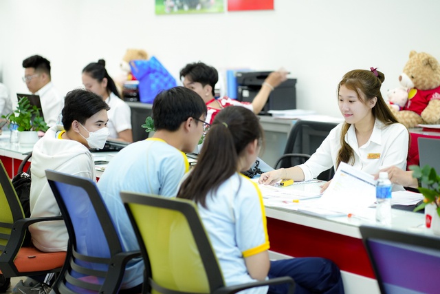 X&eacute;t tuyển học bạ thu h&uacute;t th&iacute; sinh đăng k&yacute; nh&oacute;m ng&agrave;nh kinh doanh, quản l&yacute;, truyền th&ocirc;ng - Ảnh 1.