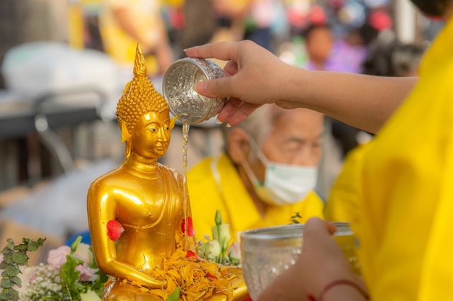 Chung vui lễ hội Songkran ở khắp Thái Lan - Ảnh 2.