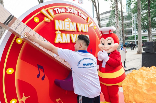 Jollibee tổ chức chuyến lưu diễn The Jolly Tour tại 300 trường Đại học, Cao Đẳng - Ảnh 1.