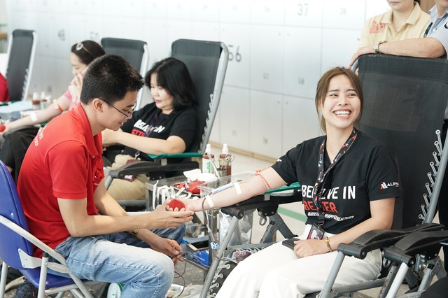 Gần 200 thành viên AIA Việt Nam tham gia hiến máu nhân đạo - Ảnh 5.