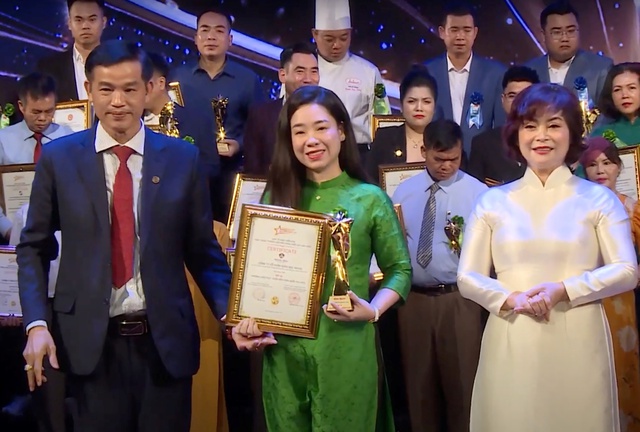 Phát triển doanh nghiệp  bền vững - Hệ thống Anh Ngữ Regal Edu Việt Nam vinh dự nhận giải thưởng “Top 10 thương hiệu phát triển bền vững quốc gia 2024” - Ảnh 2.