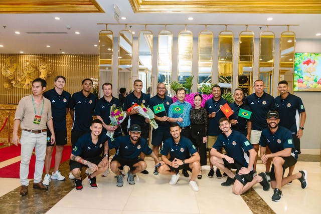 Dàn sao bóng đá Brazil - Việt Nam chọn chuỗi khách sạn của tập đoàn Hòa Bình là nơi lưu trú cho các siêu sao - Ảnh 1.