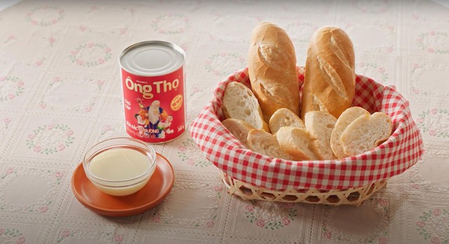 Vinamilk và Sữa đặc Ông Thọ tái hiện “Góc phố ẩm thực tuổi thơ” tại Lễ hội bánh mì 2024 - Ảnh 1.
