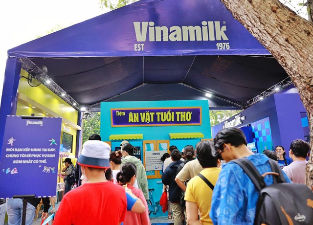 Vinamilk và Sữa đặc Ông Thọ tái hiện “Góc phố ẩm thực tuổi thơ” tại Lễ hội bánh mì 2024 - Ảnh 3.