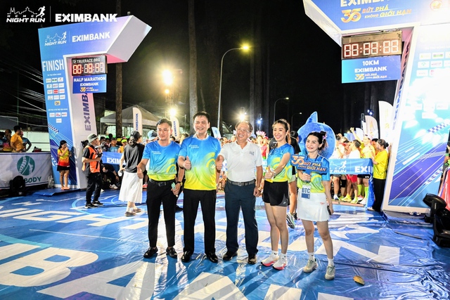 Sự kiện Ho Chi Minh City Night Run Eximbank 2024 thành công rực rỡ - Ảnh 2.