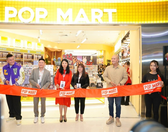 Khai trương cửa hàng chính hãng đầu tiên tại Việt Nam, POP MART thu hút đông đảo người hâm mộ đến tham dự - Ảnh 1.