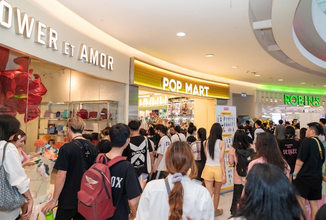 Khai trương cửa hàng chính hãng đầu tiên tại Việt Nam, POP MART thu hút đông đảo người hâm mộ đến tham dự - Ảnh 2.