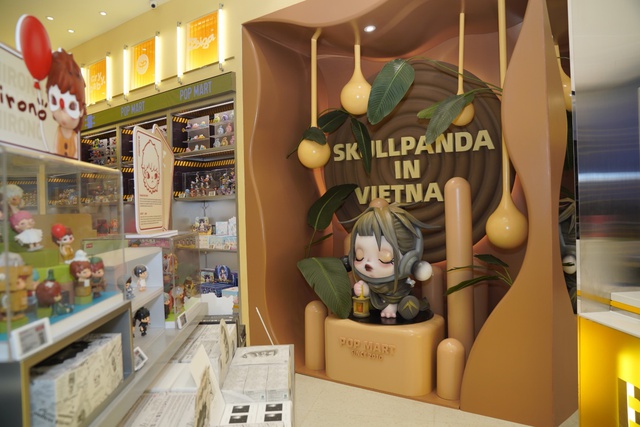 Khai trương cửa hàng chính hãng đầu tiên tại Việt Nam, POP MART thu hút đông đảo người hâm mộ đến tham dự - Ảnh 4.
