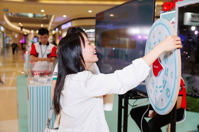 Sharp mang đến “Chuyến xe tươi mood” và hàng loạt hoạt động tươi vui giữa ngày hè 40 độ - Ảnh 4.
