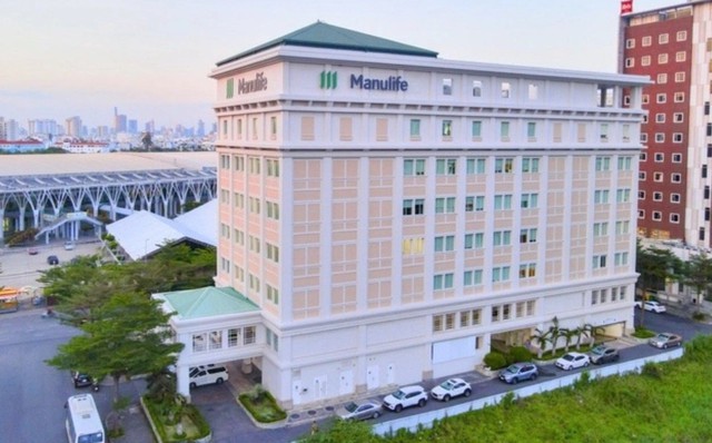 Manulife chi trả 2 tỷ đồng cho 2 khách hàng trong vụ cháy tại ngõ Trung Kính, Hà Nội - Ảnh 1.