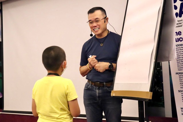 Dr Ernest Wong - Tiên phong chú trọng kỹ năng sống và phát triển năng lực cá nhân cho thanh thiếu niên - Ảnh 3.