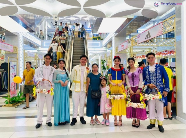 Nhìn lại mùa lễ với nhiều hoạt động hấp dẫn và chào hè tại Hùng Vương Plaza - Ảnh 2.