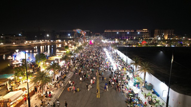 Phố đi bộ Regal Legend đón 100.000 lượt khách dịp lễ vừa qua - Ảnh 3.