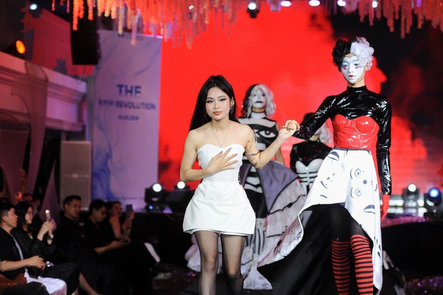 Khơi nguồn sáng tạo từ BST thời trang của các nhà thiết kế trẻ trường Đại học Mở Hà Nội - Ảnh 8.