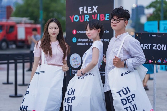 Đại tiệc sinh nhật 2 tuổi của TikTok Shop: Hơn 666 món quà, phiên livestream ngàn deal hấp dẫn và sân khấu âm nhạc có 1-0-2 - Ảnh 2.