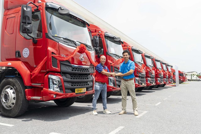 Chenglong Hải Âu bàn giao lô xe tải thùng cho BEST Express Việt Nam - Ảnh 1.