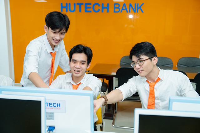 Sinh viên Tài chính - Ngân hàng HUTECH học theo yêu cầu doanh nghiệp - Ảnh 1.