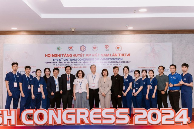 FPT Long Châu - Cánh tay nối dài vì sức khỏe cộng đồng - Ảnh 1.
