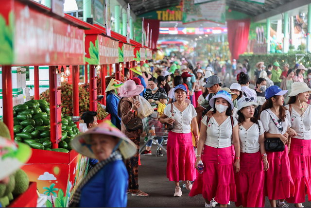 Tận hưởng kỳ nghỉ mùa hè trọn vẹn cùng con tại Khu du lịch Văn hóa Suối Tiên - Ảnh 2.