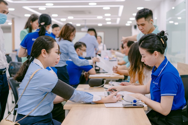 Eximbank tổ chức ngày hội hiến máu “Kết nối cộng đồng, lan tỏa yêu thương” - Ảnh 3.