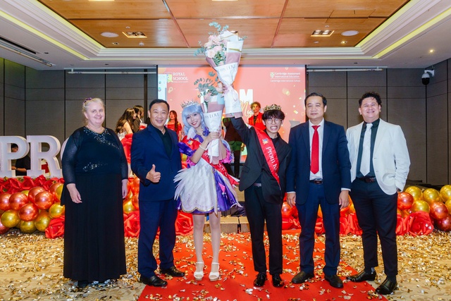 Cận cảnh nhan sắc xinh yêu của học sinh Royal School trong Prom cuối cấp: Lên đồ cực chất, catwalk siêu ngầu - Ảnh 10.