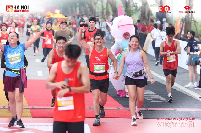 Giải Marathon Quốc tế Hà Nội Techcombank là một trong những sự kiện kỷ niệm 70 năm Giải phóng Thủ đô - Ảnh 1.