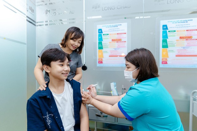 Dễ dàng tiếp cận dịch vụ tiêm chủng với chi phí "dễ thở" tại FPT Long Châu- Ảnh 1.