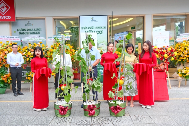 Tưng bừng khai trương cửa hàng DannyGreen tại Ngã 6 Phù Đổng - Ảnh 1.