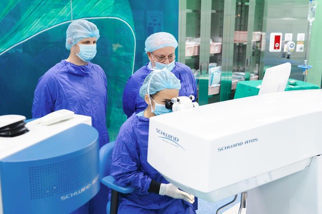Chuyển giao công nghệ SmartSight - Phẫu thuật tật khúc xạ bằng laser hiện đại nhất 2024- Ảnh 1.