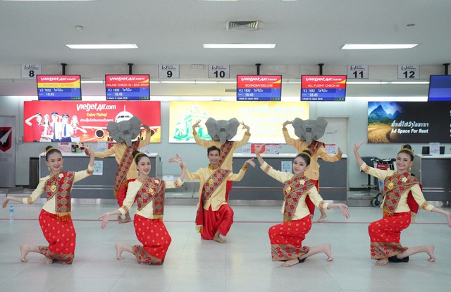 Ngày Quốc tế Voi siêu đáng nhớ trên tàu bay Vietjet đi Viêng Chăn - Ảnh 1.