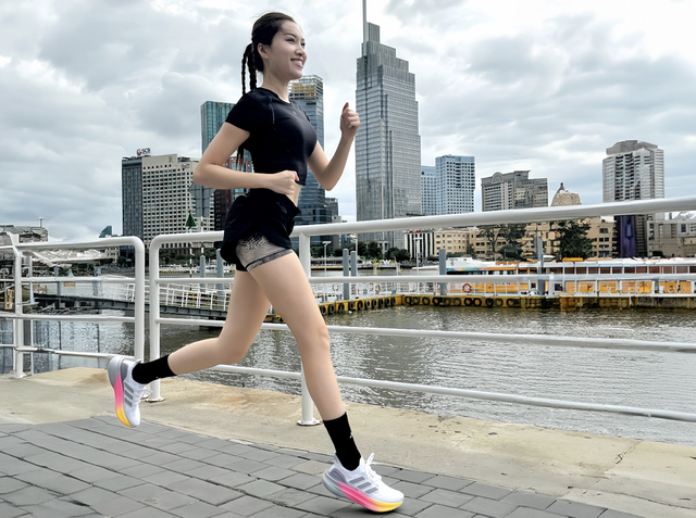 Chạy bộ có thể “cháy” tới mức nào, adidas Ultraboost 5 sẽ cho bạn thấy! - Ảnh 3.