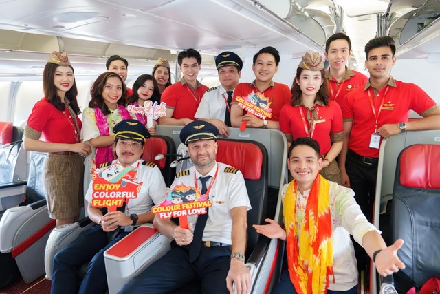 Dịch vụ từ trái tim với nụ cười tỏa nắng trên khắp các chuyến bay Vietjet - Ảnh 9.