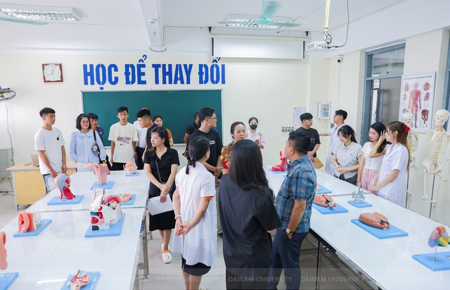 Đại học Đại Nam đón 6.000 tân sinh viên trong đợt nhập học đầu tiên, tiếp tục nhận hồ sơ nhiều ngành học hot - Ảnh 7.