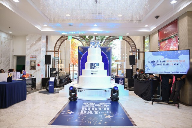 Bùng nổ cảm xúc trong sự kiện mừng sinh nhật Diamond Plaza 24 năm - Ảnh 2.