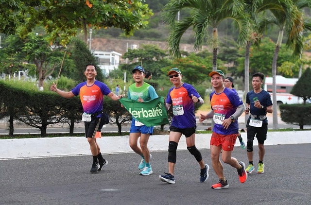 Cùng chạy với Herbalife tại Vnexpress Marathon Nha Trang 2024 - Ảnh 4.