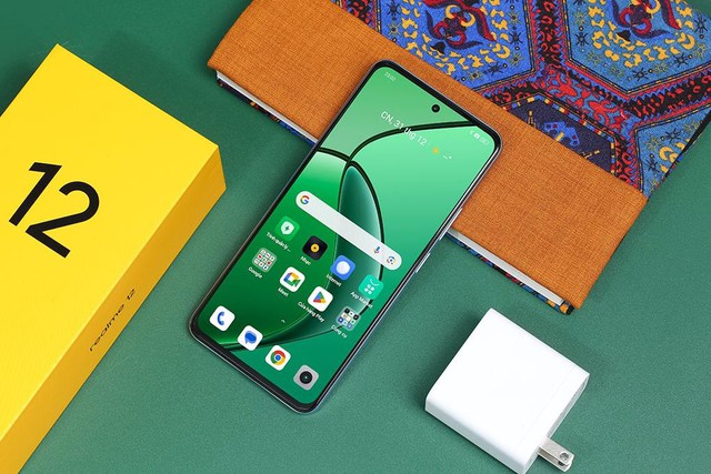 Cách realme 12 chinh phục người dùng mùa back-to-school tại Thế Giới Di Động - Ảnh 3.