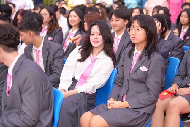 Những “chàng thơ, nàng thơ” đa tài tại TH School - Ảnh 1.