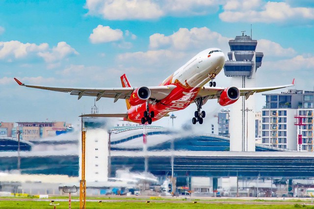 Vietjet mở bán sớm 2,6 triệu vé Tết 2025, giá chỉ từ 890.000 đồng - Ảnh 2.