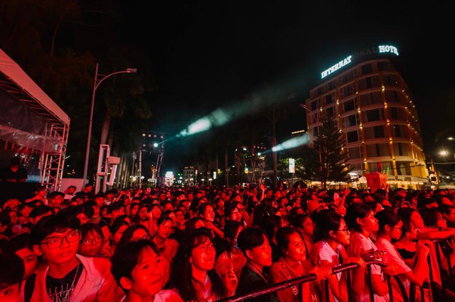 Y-Fest 2024: Cần Thơ rực sáng với đêm nhạc hoành tráng, bùng nổ với loạt hit của SOOBIN, Only C, Lou Hoàng và Phương Mỹ Chi - Ảnh 2.