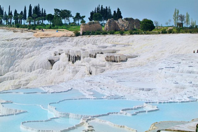 Trải nghiệm tắm khoáng nóng tự nhiên tại Pamukkale, Thổ Nhĩ Kỳ - Ảnh 1.