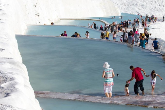 Trải nghiệm tắm khoáng nóng tự nhiên tại Pamukkale, Thổ Nhĩ Kỳ - Ảnh 2.