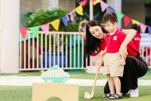 Loạt ảnh “ngoan xinh yêu” trong ngày hội bé đến trường ở Royal School - Ảnh 5.