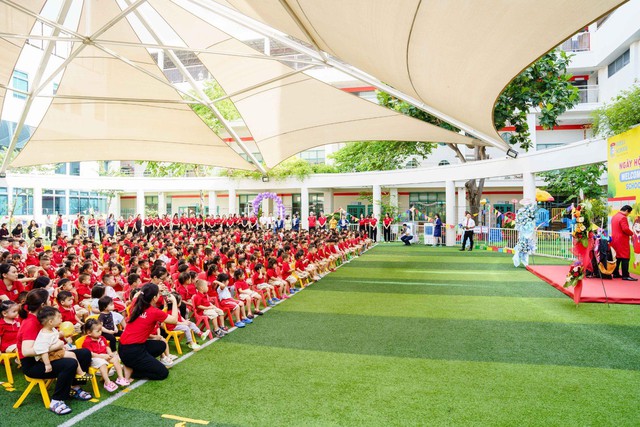 Loạt ảnh “ngoan xinh yêu” trong ngày hội bé đến trường ở Royal School - Ảnh 6.