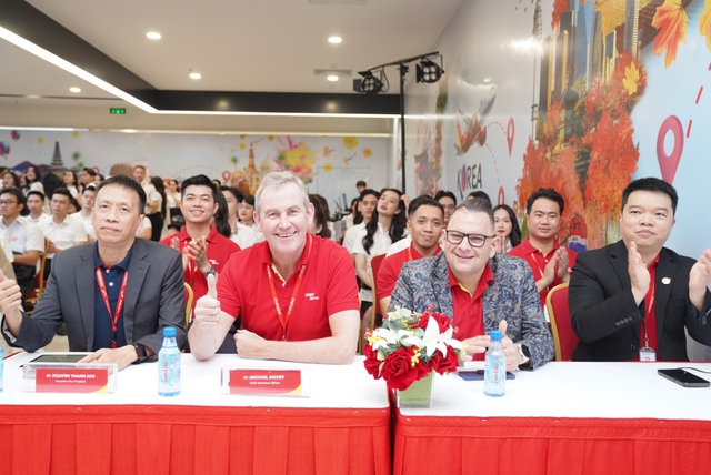 Không khí rộn ràng có 1-0-2 tại ngày hội tuyển dụng lớn nhất Vietjet năm 2024 - Ảnh 13.