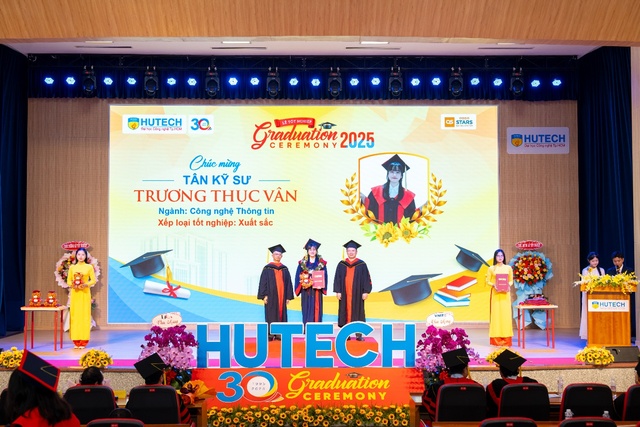 Trương Thục Vân: Từ niềm đam mê công nghệ đến danh hiệu thủ khoa tốt nghiệp HUTECH - Ảnh 1.