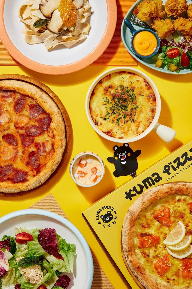 Giới trẻ xếp hàng dài mua Pizza Fusion tại AEON Xuân Thủy - Ảnh 2.