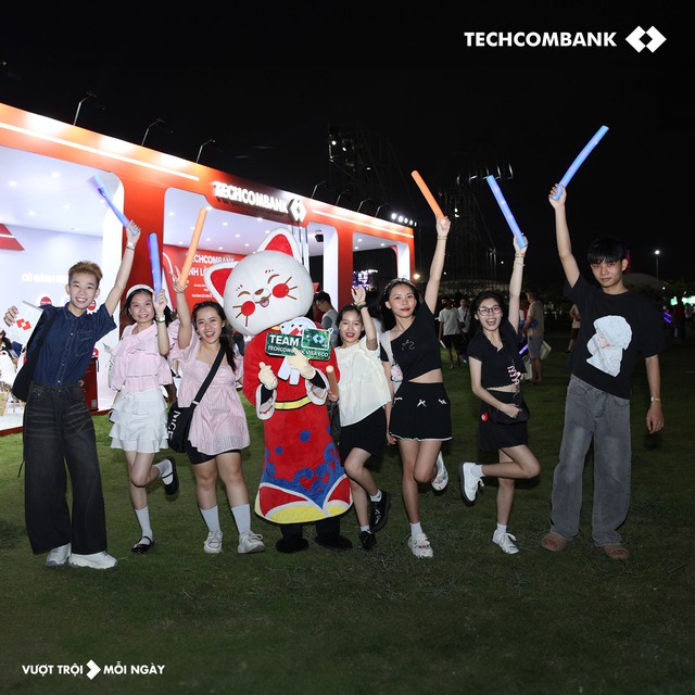 Hội viên Techcombank Inspire tưng bừng chào đón năm mới “cực chất” The Global Celebration Countdown Party - Ảnh 3.